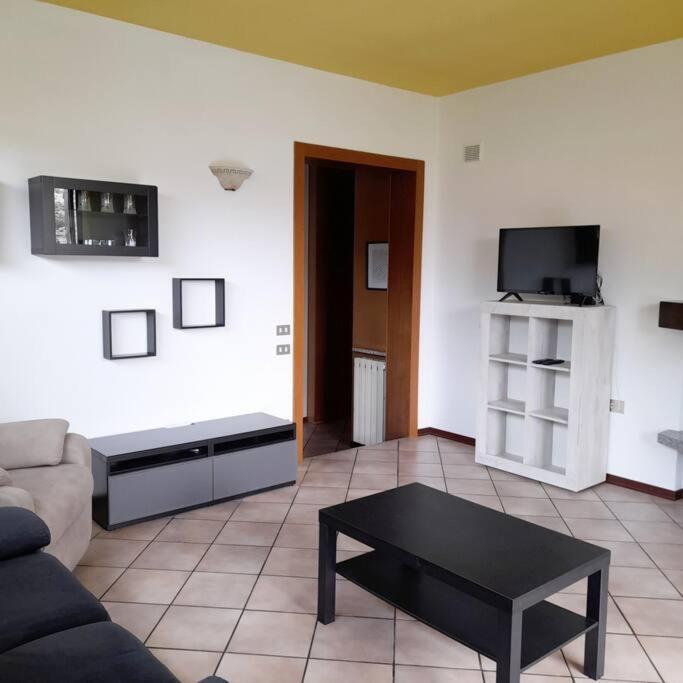 Il Vecchio Kiwi - House With Private Garden Vila Oleggio Castello Exterior foto